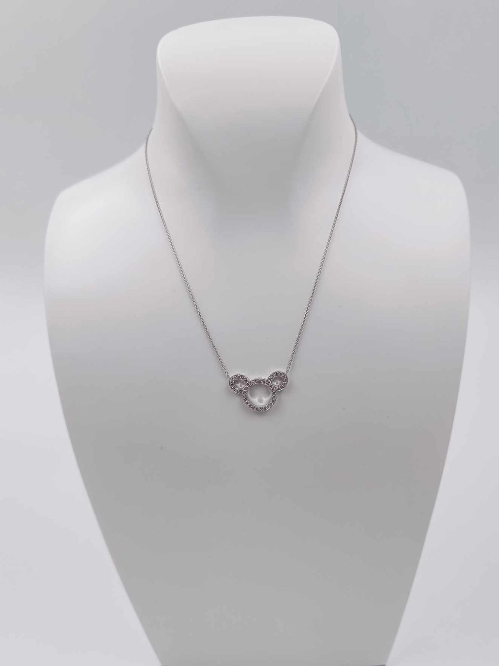 Ketten: WEISSGOLDCOLLIER MIT BÄRIGEM DIAMANTANHÄNGER – Gebraucht aus Luzern von EdiGem