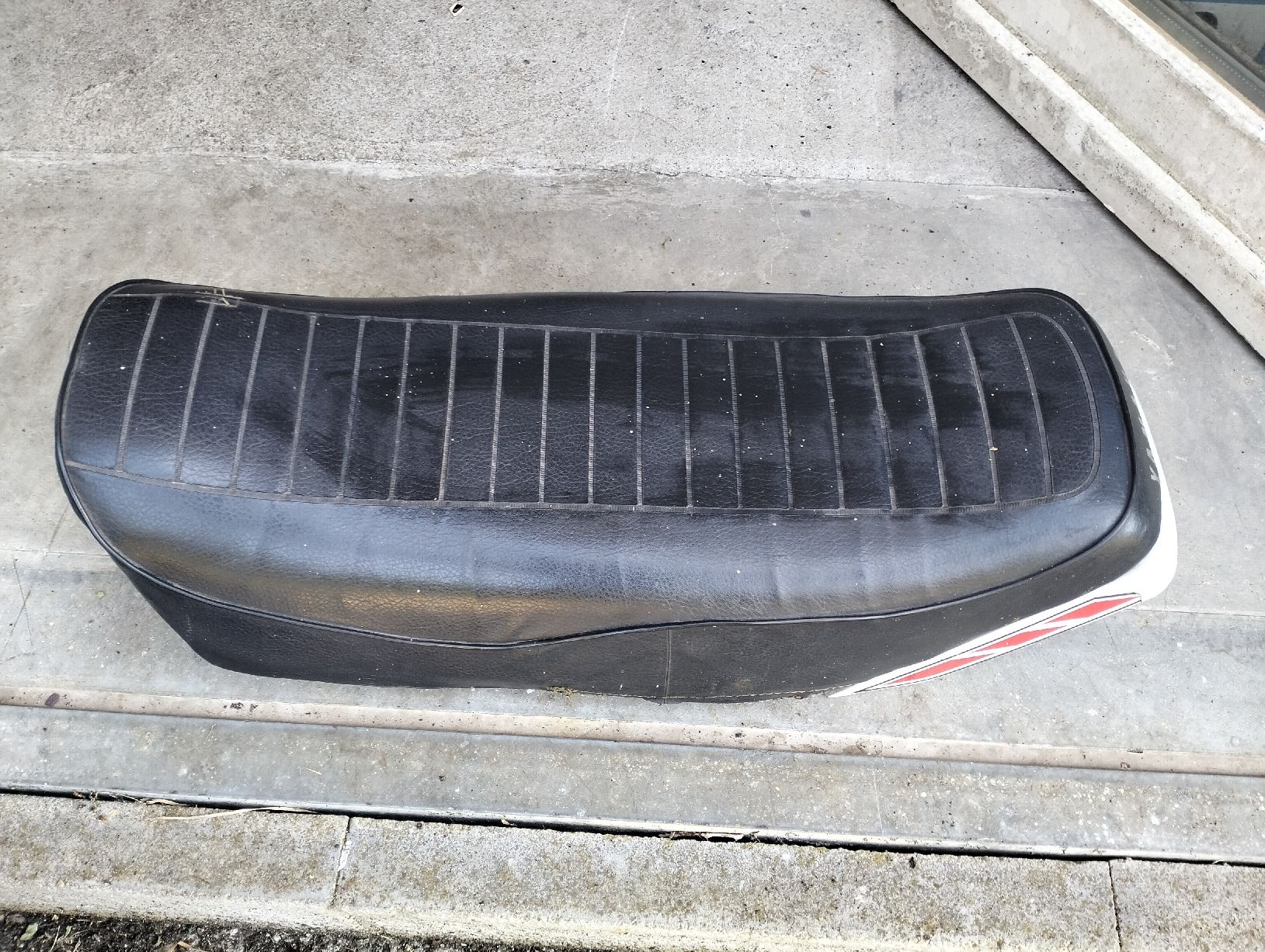 Yamaha Alle Motorradersatzteile: Sattel Yamaha RD 125 1E7 – Gebraucht aus Ossingen von Challenger74