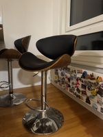 2 BLACK AND WOOD HIGH CHAIRS FROM BELIANI