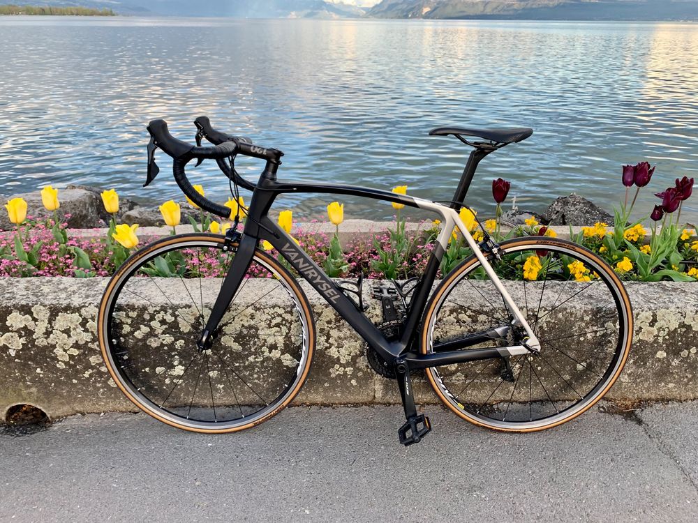 Vélo de route van rysel best sale ultra carbone shimano 105 noir