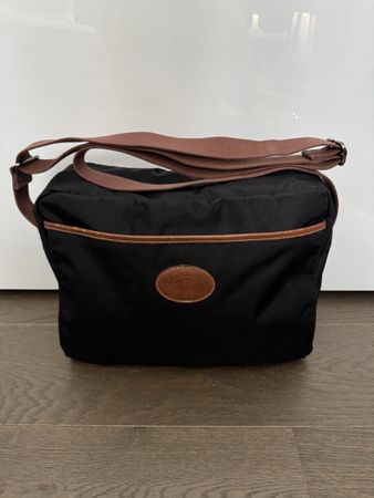 Longchamp Umhängetasche in schwarz