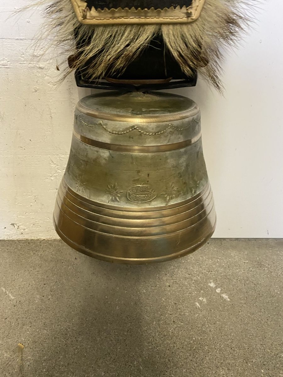 Campanacci mucche: Glocke mit schönem Riemen – Usato da Luzern venduto da Harikan 3
