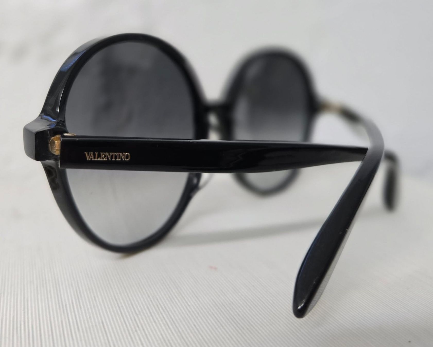 Valentino Brillen & Gläser: Valentino Sonnenbrille schwarz, rund – Neu (gemäss Beschreibung) aus Rheinsulz von Gilea 3