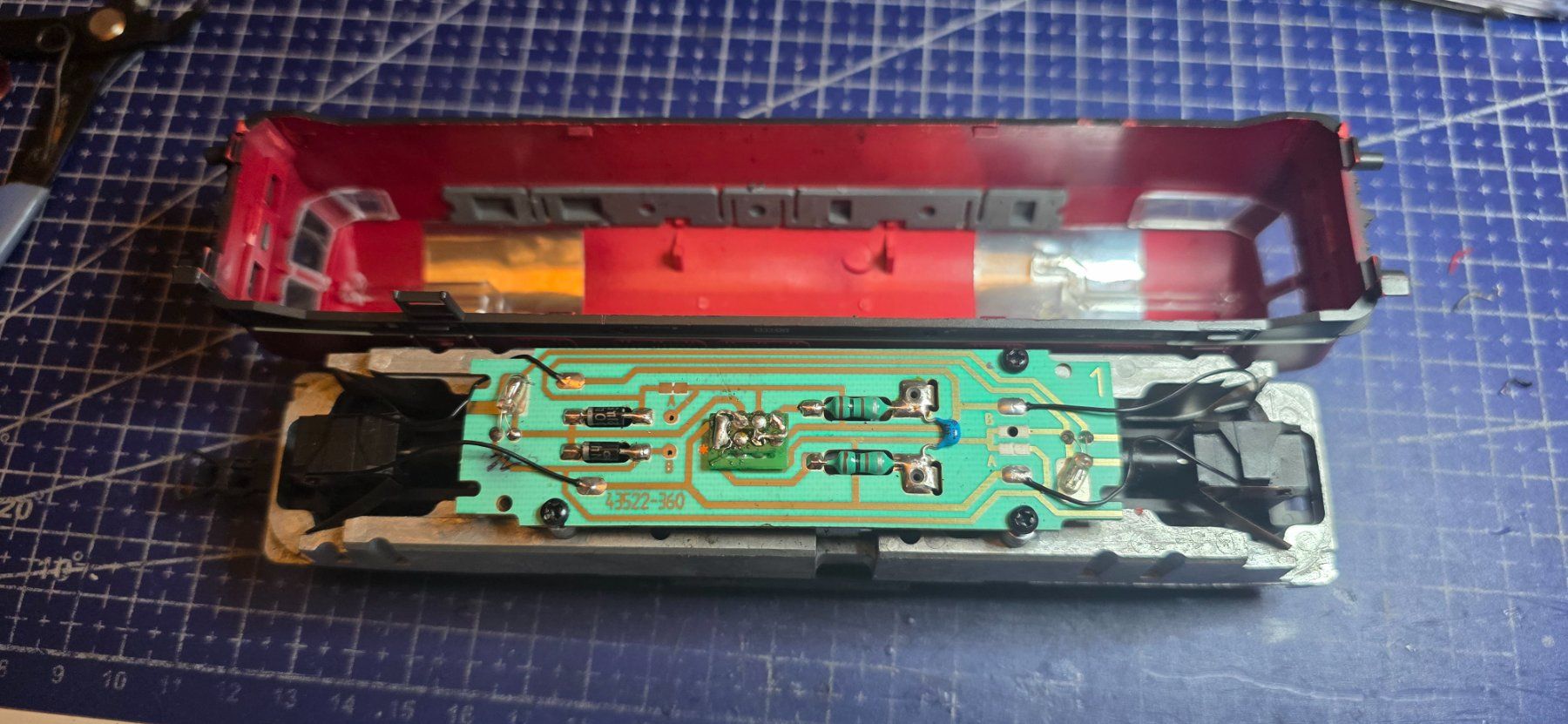 Roco Modellini di ferrovie: HO DB BR215 108-2 DC analog mit digital schnittstelle – Usato da Hochfelden venduto da Danizh0 3
