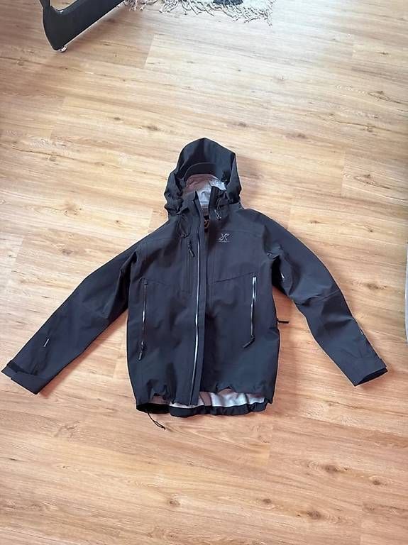 RevolutionRace Giacche: RevolutionRace Cyclone 3L Shell Jacke  Größe M  Neu – Nuovo (secondo la descrizione) da Lengnau AG venduto da kay_zw2s