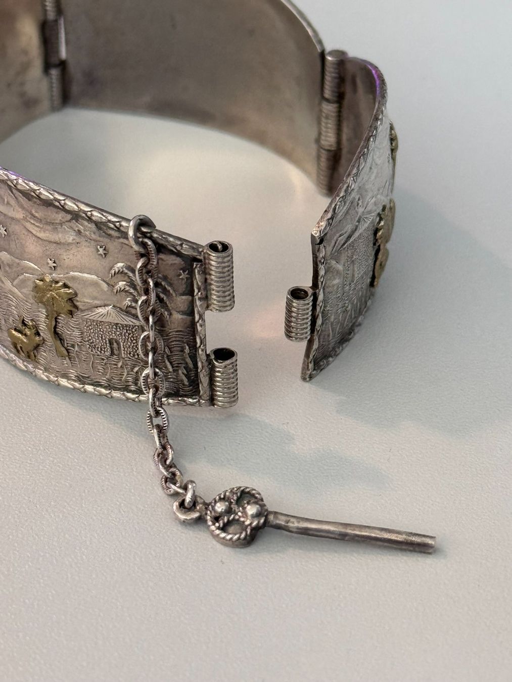 Bracciali & Braccialetti: Armband Silber mit Bildern Gelbgold – Usato da Oftringen venduto da BA-Oftringen-Aarburg 1