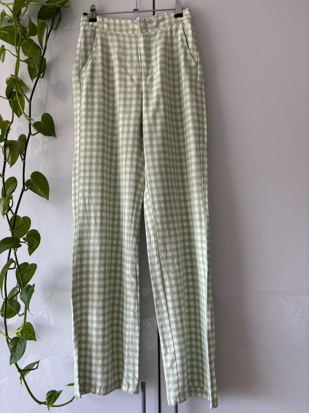 Bershka Pantaloni: BERSHKA karierte Hose mit Beinschlitz Gr. 36 – Usato da Zürich venduto da missmodernage