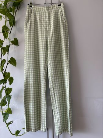 BERSHKA karierte Hose mit Beinschlitz Gr. 36