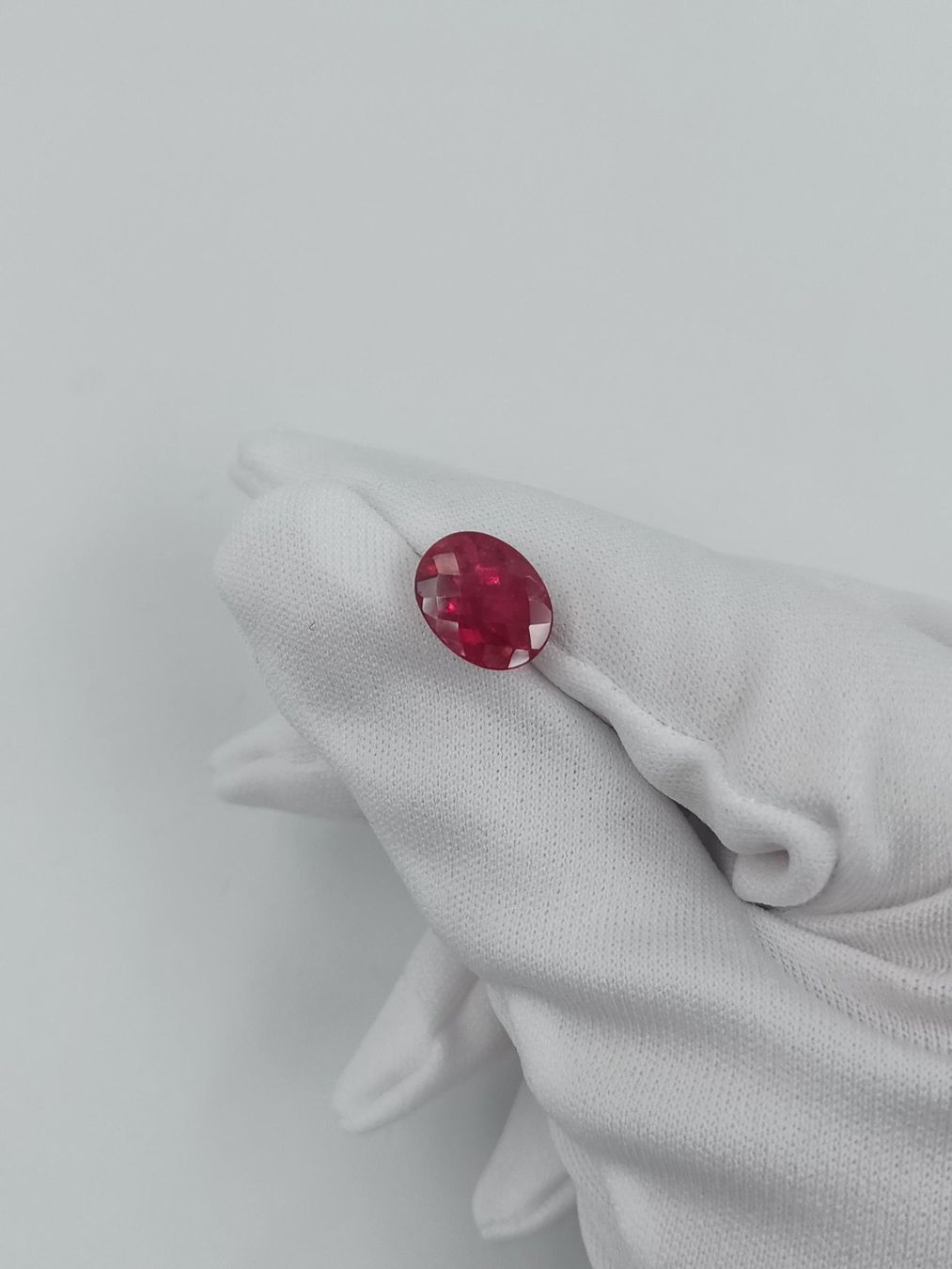 Pietre preziose: 1 PINKER OVALER TURMALIN, 8.500 CT. – Usato da Luzern venduto da EdiGem 9