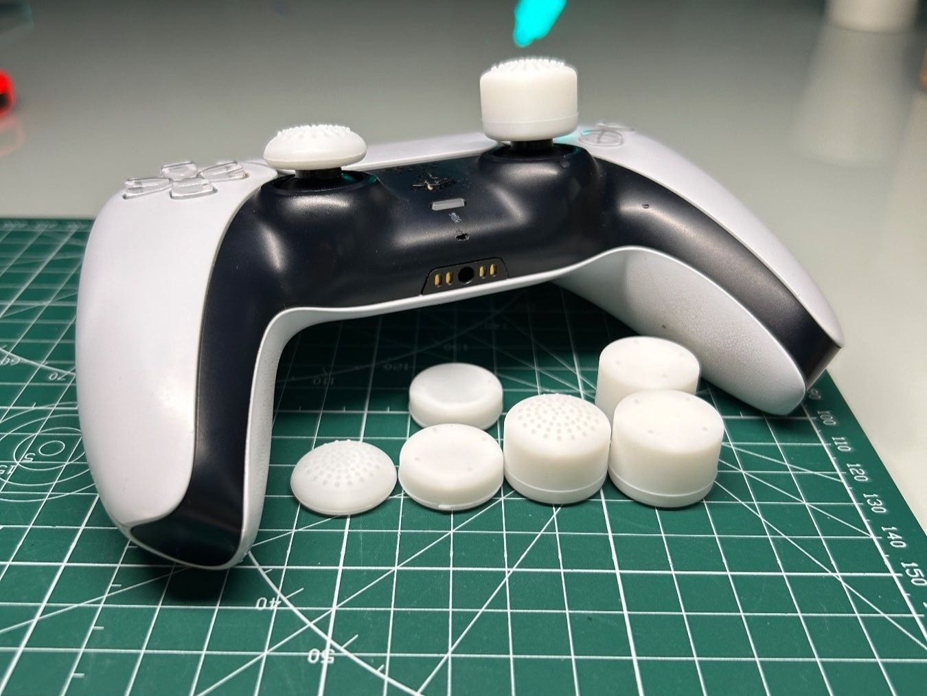 Controller: 8er Set Controller Grips / Noppen (White) – Nuovo (secondo la descrizione) da Niederwil SO venduto da BlueSonic 7