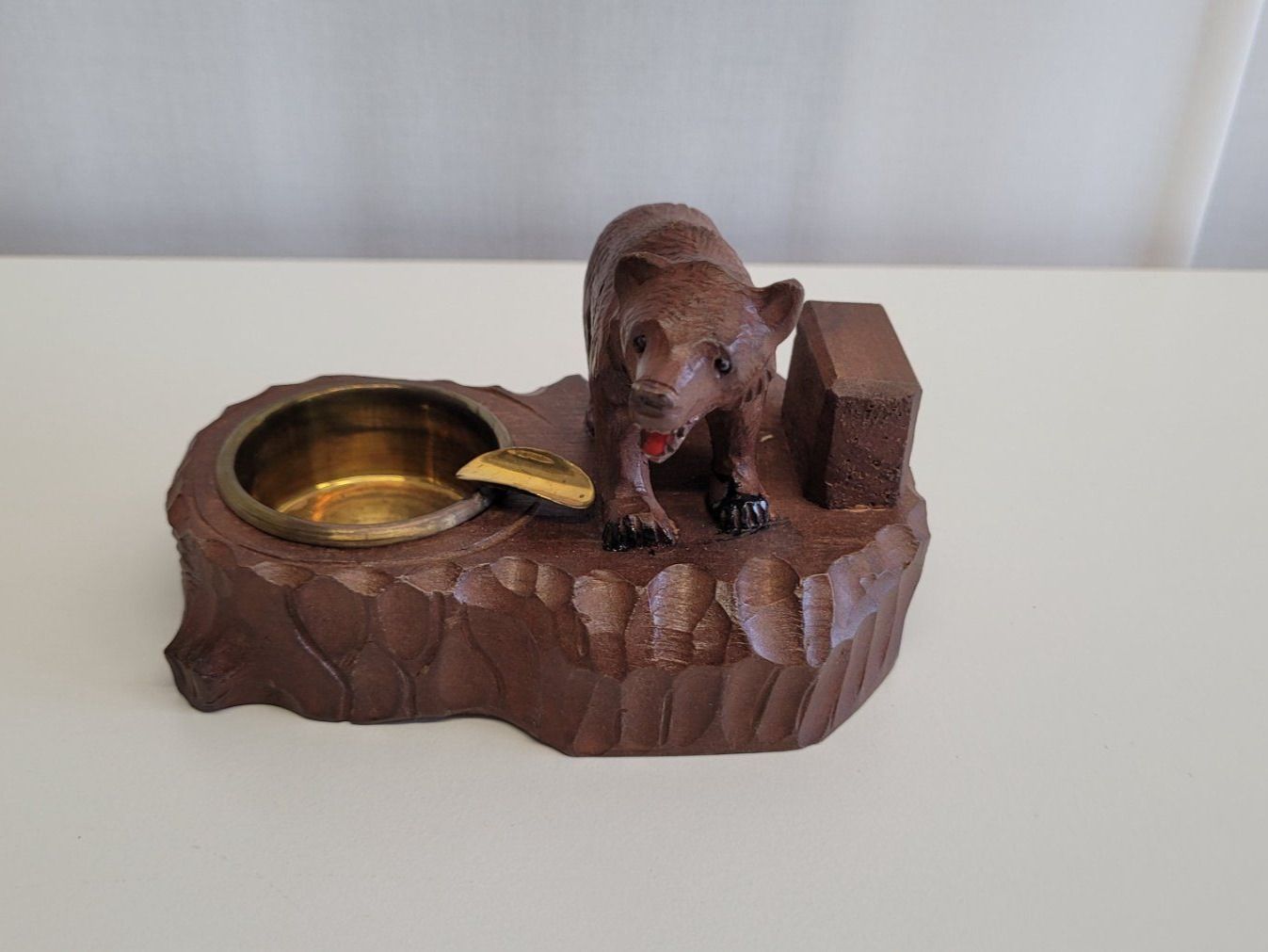 Statuette: Bär, geschnitzt, mit Messingschale – Nuovo (secondo la descrizione) da Brienz BE venduto da P.Edelweiss 1