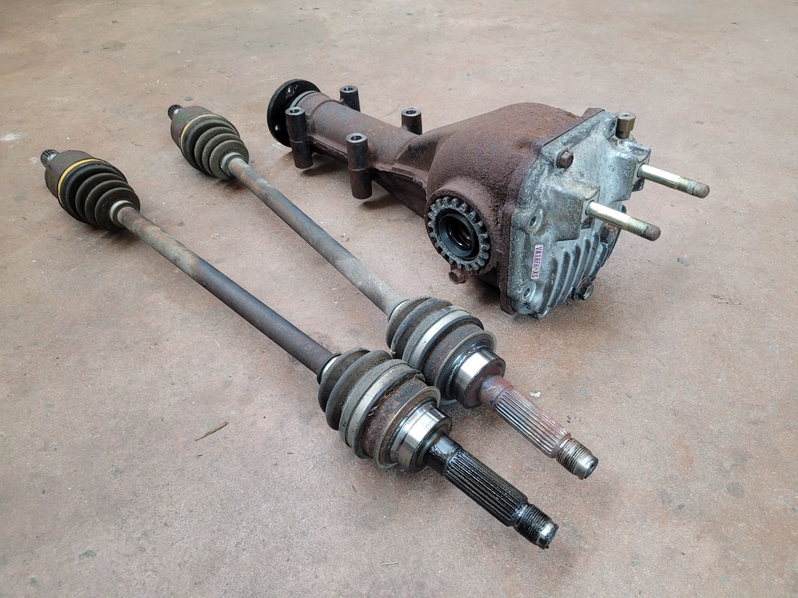 Subaru Tutti pezzi di ricambio auto: Hinterachsdifferential + Antriebwellen Subaru Forester – Usato da Hinwil venduto da riff31 1
