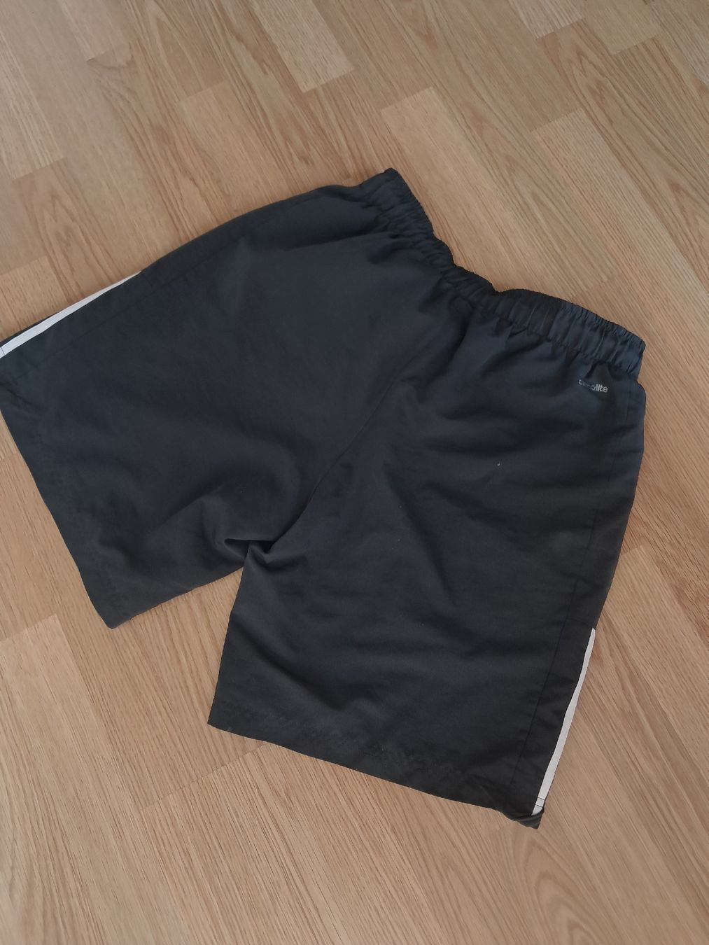 Adidas Pantaloni: Shorts Adidas Sport Essentials dunkelgrau  – Usato da Biel/Bienne venduto da sof_yx5y 2