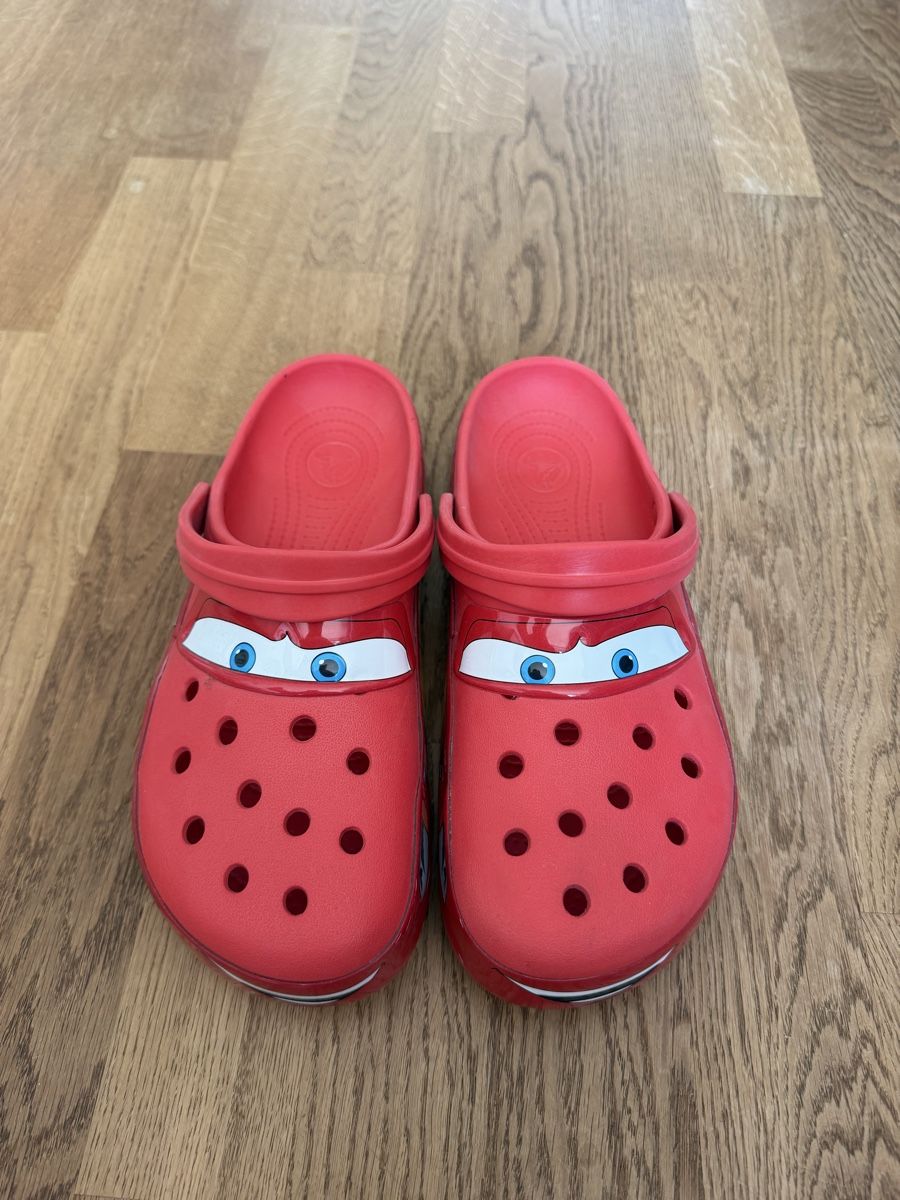 Chaussures hommes: Crocs Lightning McQueen Grösse Brand neu – Neuf (Voir description) à Bassersdorf par Joe_56lh
