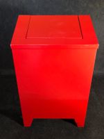 Poubelle en métal épais / Mülleimer aus dickem Metall