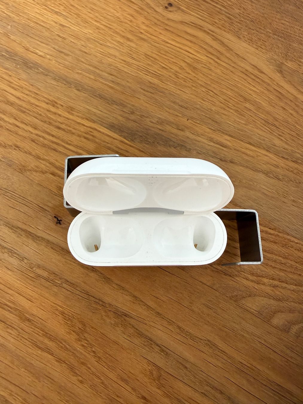 Apple Kopfhörer: APPLE AirPods Pro 2 Charging Case – Gebraucht aus Lausanne von Nine1982 1