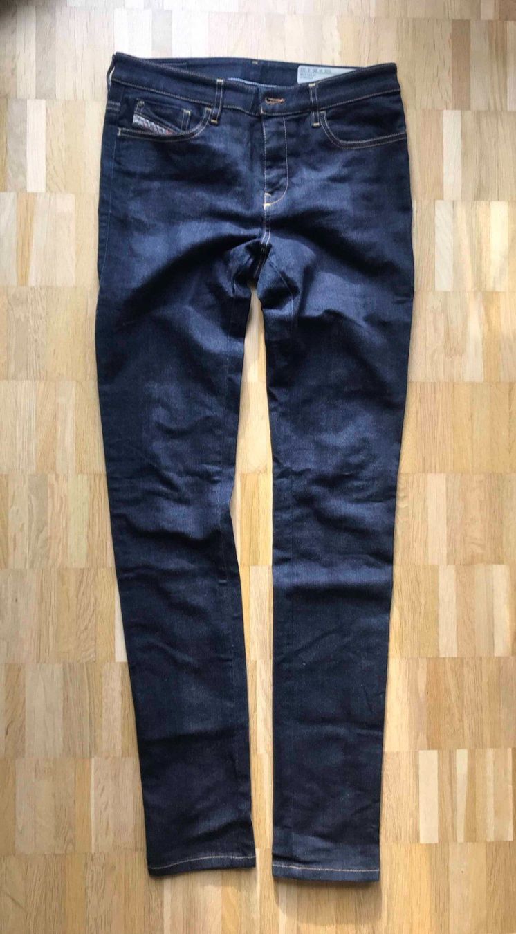 Diesel Jeans: Diesel Skinzee, Stretch, Fast Neu – Nuovo (secondo la descrizione) da Zürich venduto da mybuybye