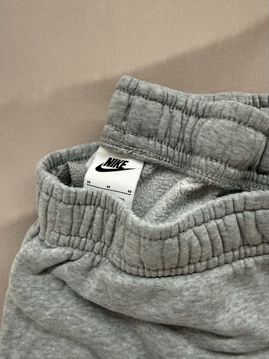 Nike Hosen: Jogging Nike gris taille M bon état – Gebraucht aus Granges VS von coraliegrd5 5