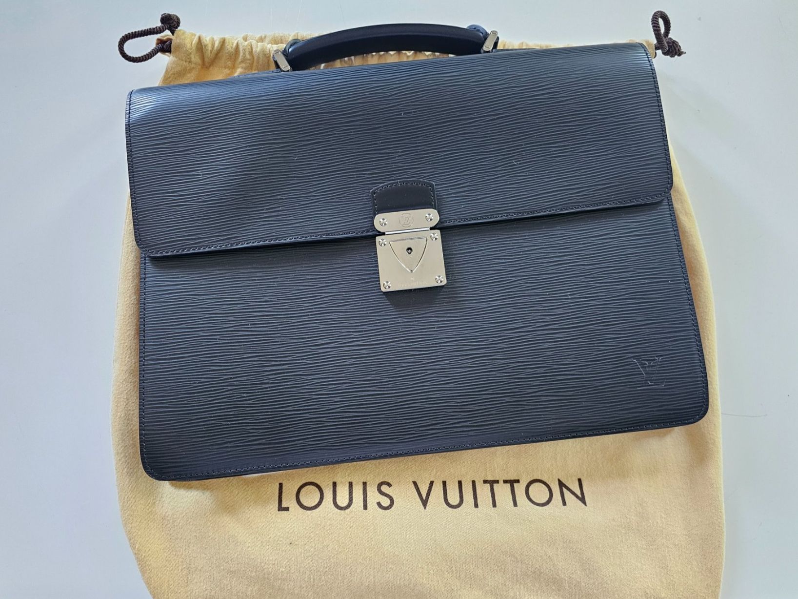 Louis Vuitton Valigie & Borse: Louis Vuitton Briefcase Laguito Épi – Usato da Fribourg venduto da wis_7b6y