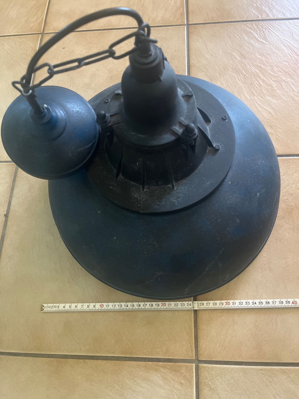 Lustres & lampes de plafonds: Grande lampe industrielle suspendue – D'occasion à Vernayaz par Darkfrost