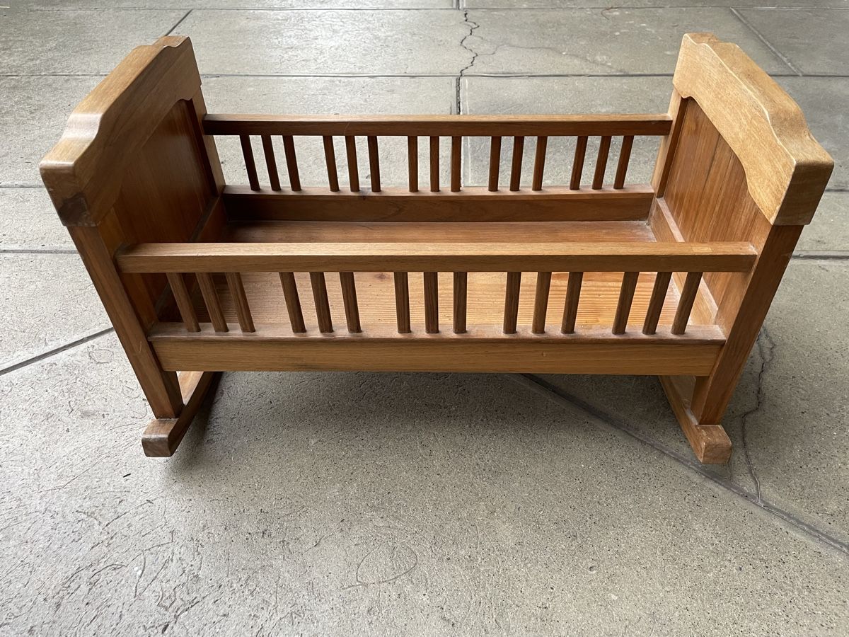 Puppenwagen: Puppenbett mit Kufen – Gebraucht aus Grafenried von CKRi22 4