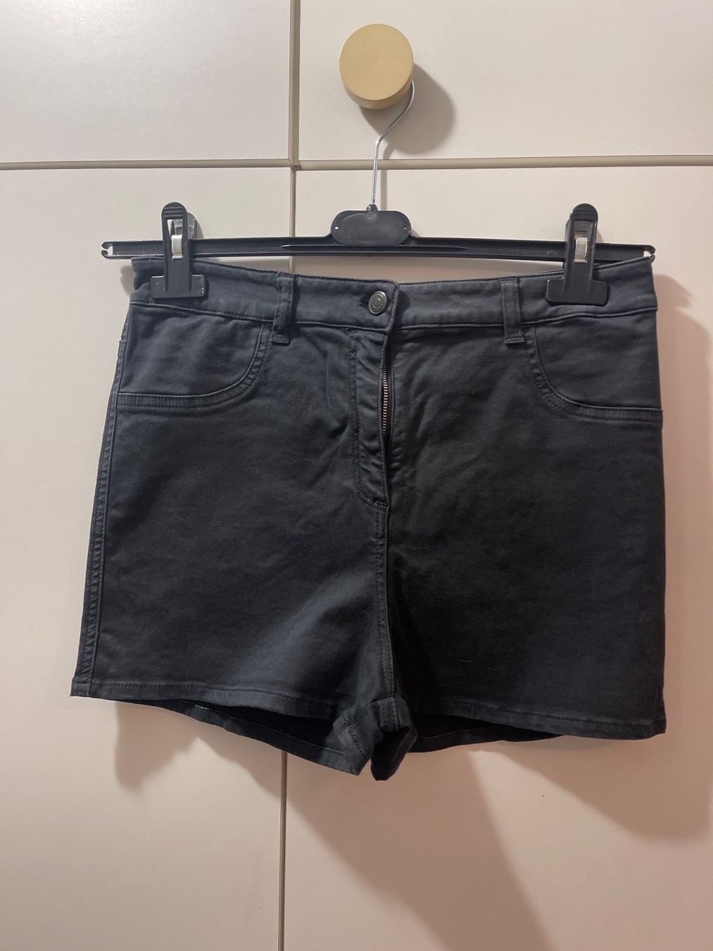 Brandy Melville Pantaloni: Pantalone corto Brandy Melville – Usato da Rancate venduto da Waly__