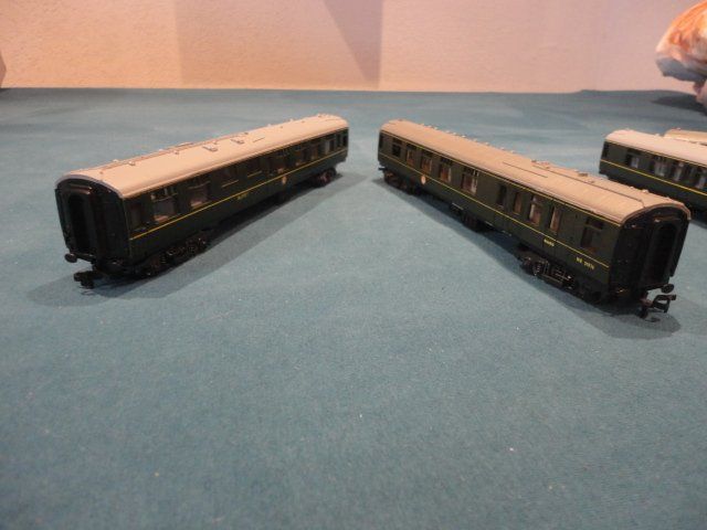 Trix Modelleisenbahnen: Trix Trains 4 Pullmann Wagen der British Railway ohne OKT – Gebraucht aus Wittenwil von trixmartin 2