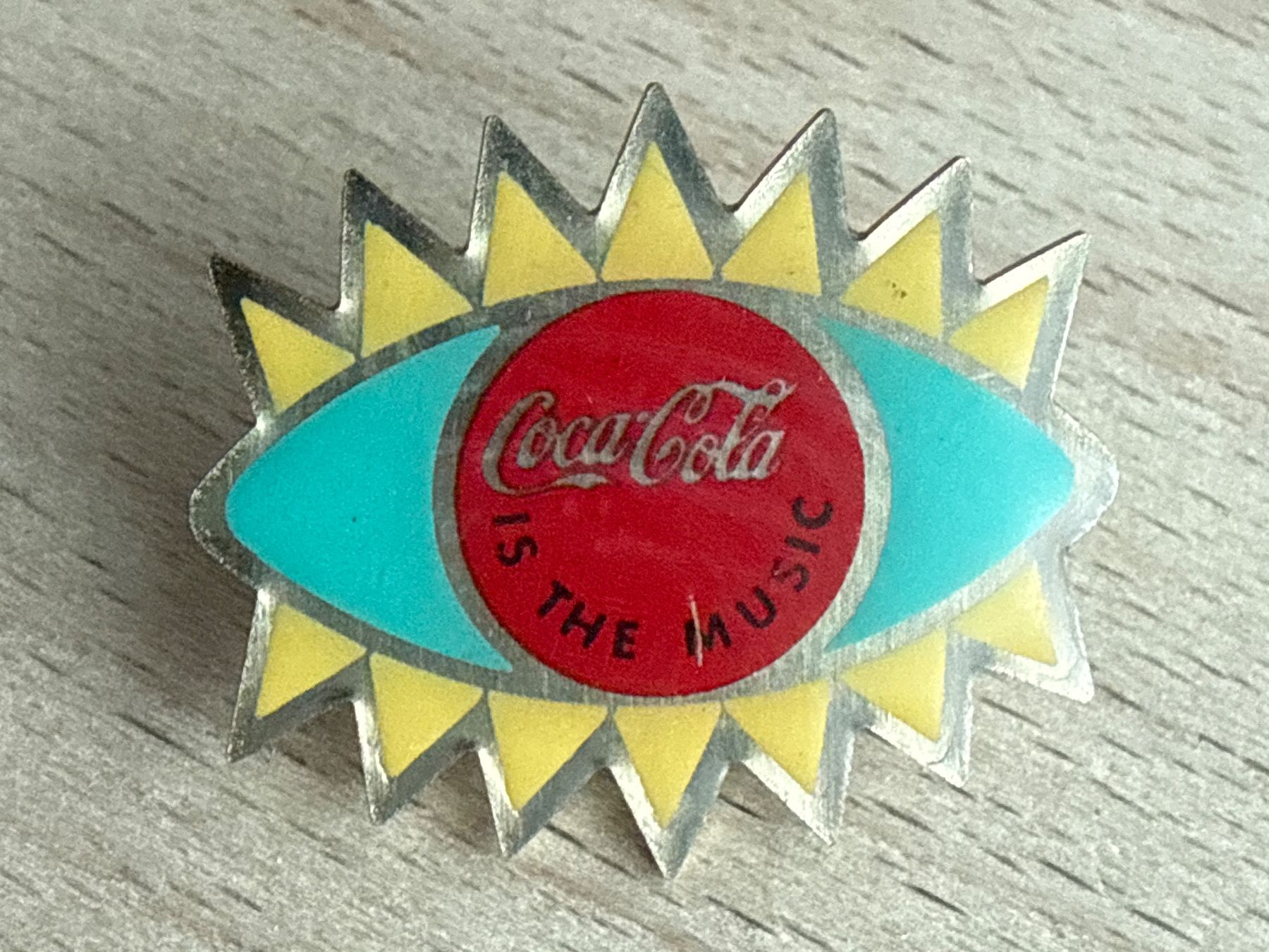 Coca-Cola Plaketten & Abzeichen: Pin Coca-Cola – Gebraucht aus Glattbrugg von Schweigmatt