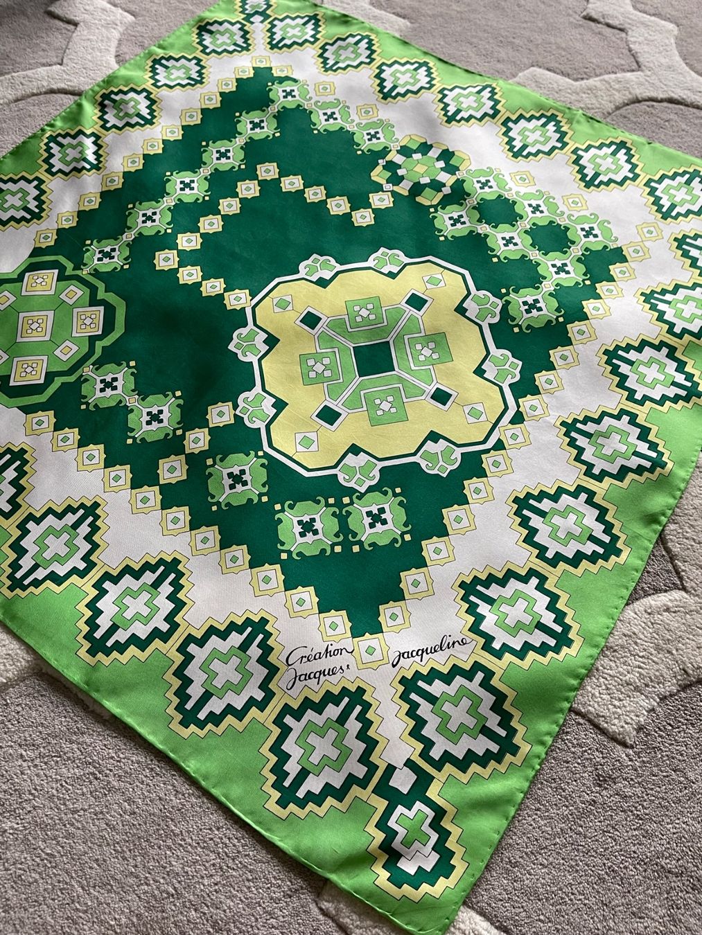 Foulards, Tücher & Schals: Wunderschönes Foulard aus Seide – Gebraucht aus Winkel von Glamour4You 5