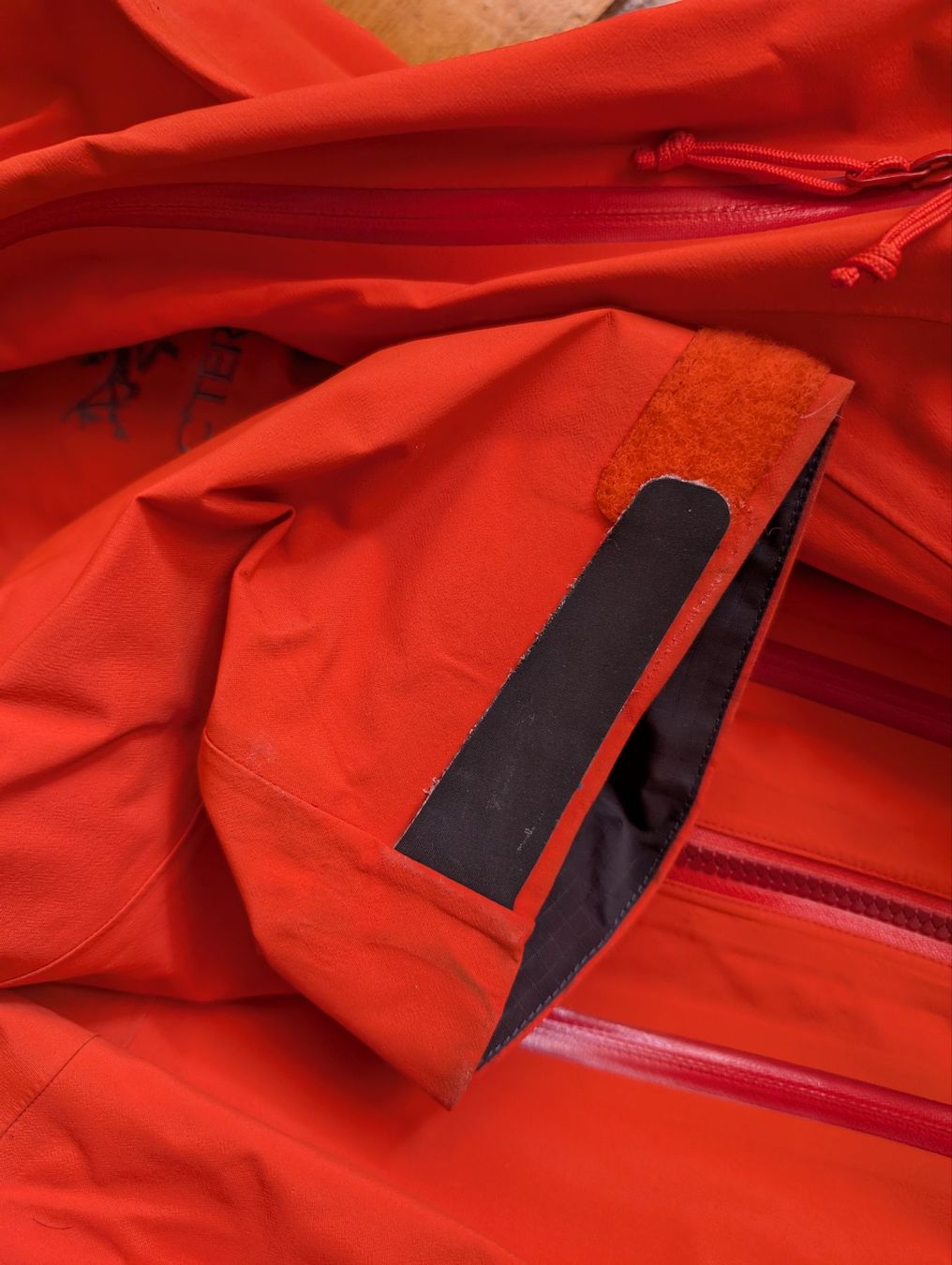 Arcteryx Giacche: Arc'teryx Alpha SV Jacket, Safety Orange – Usato da Zwischenflüh venduto da be6543 3