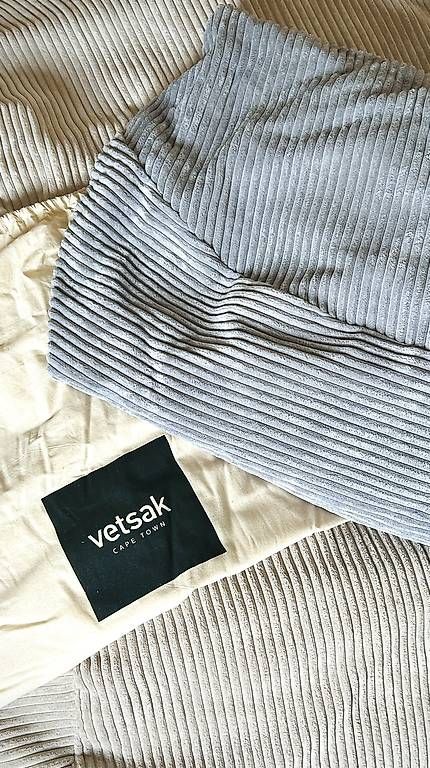 Poltrone: Vetsak Sitzsack Gr. L - mit 2 Bezügen – Usato da Zürich venduto da Adamsusen 2