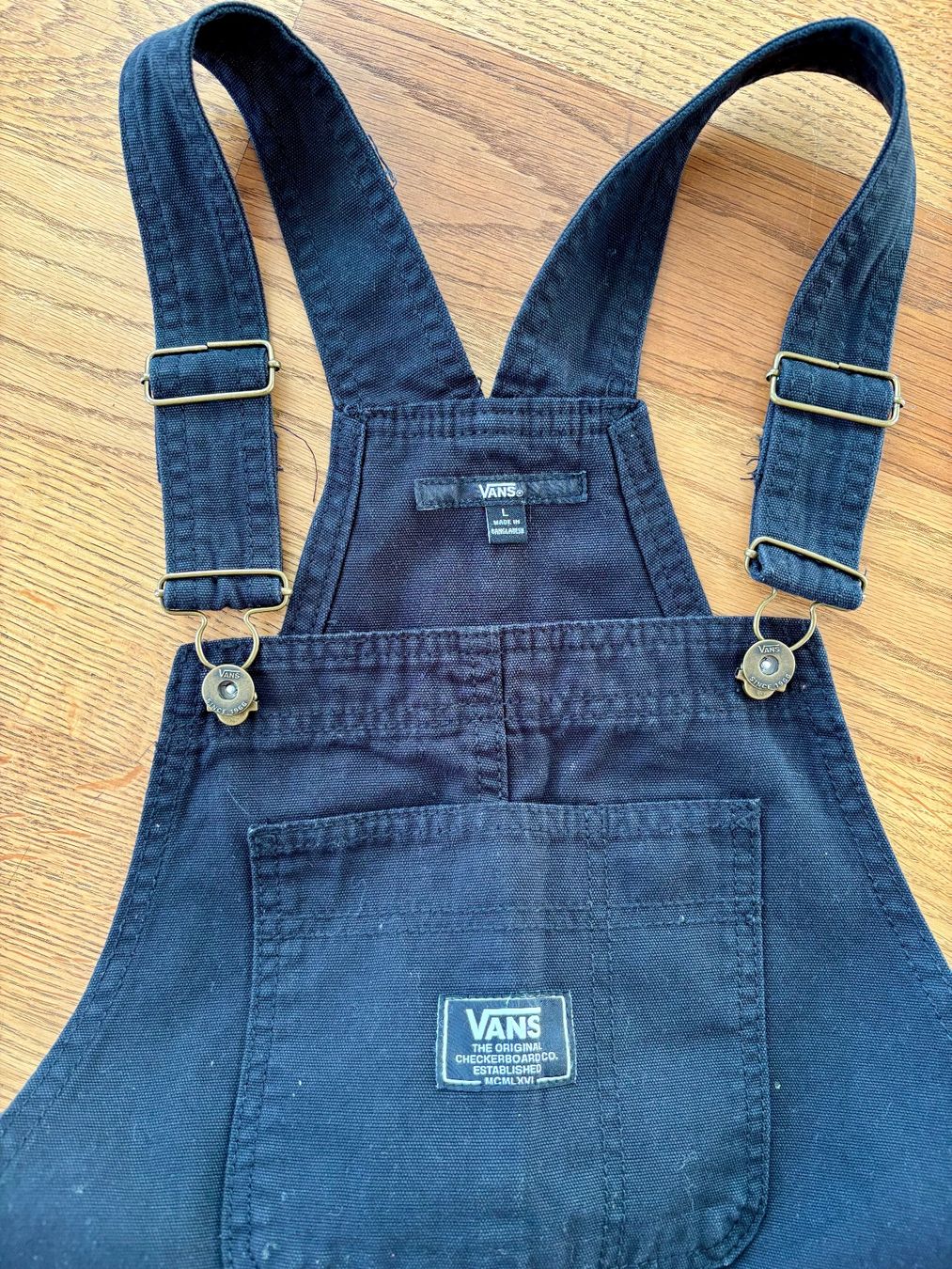 Vans Pantaloni: Vans Latzhose Mädchen – Usato da Einsiedeln venduto da chr_7gdr 3