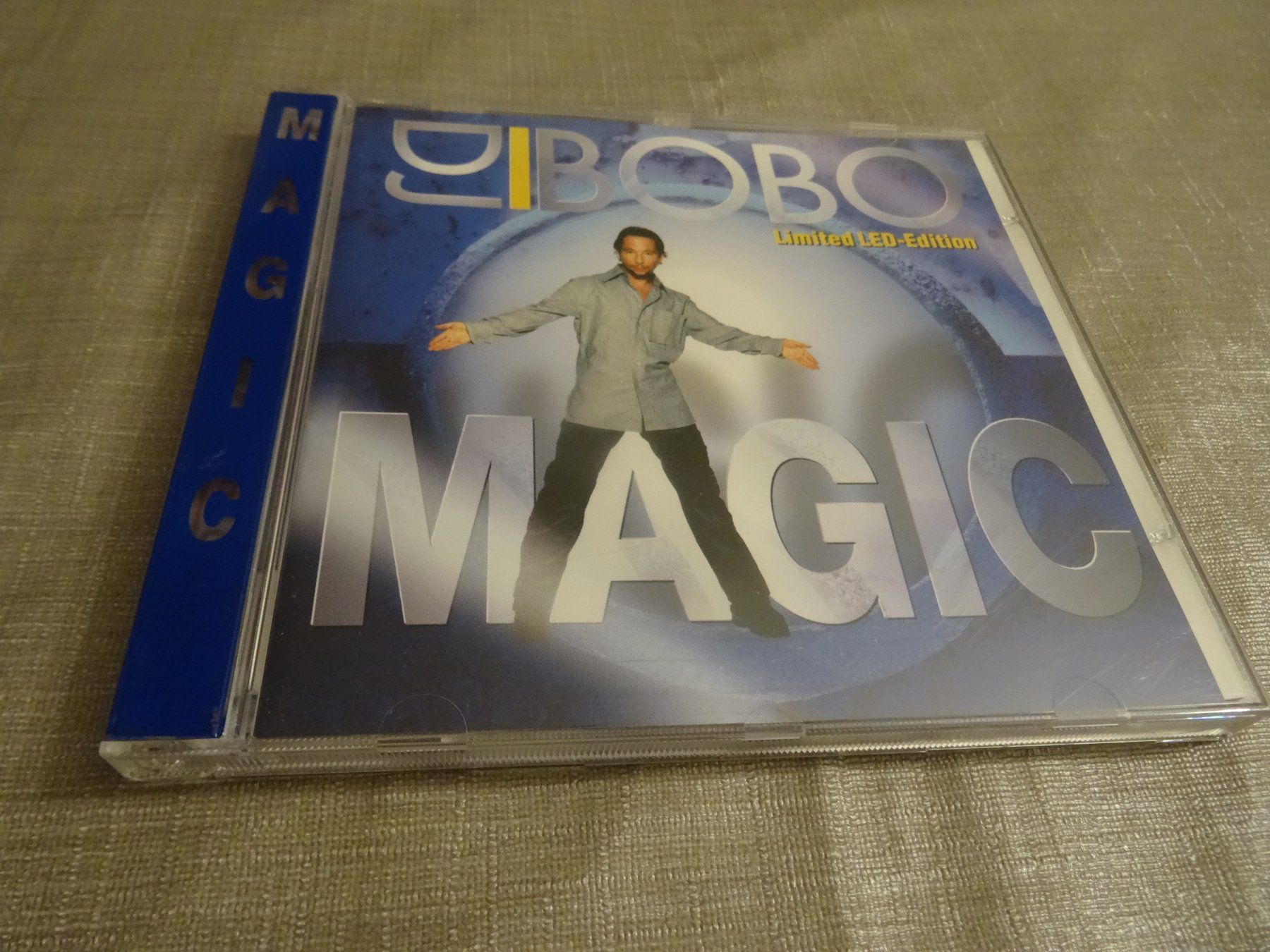 CDs: DJ Bobo - Magic (Limited LED-Edition) CD – Gebraucht aus Olten von Disc-Ausverkauf