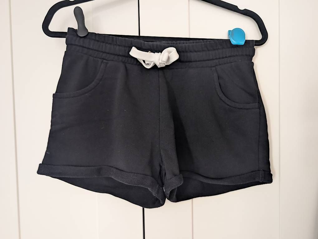 Pantalons: Black Shorts M – D'occasion à Erschwil par andora00