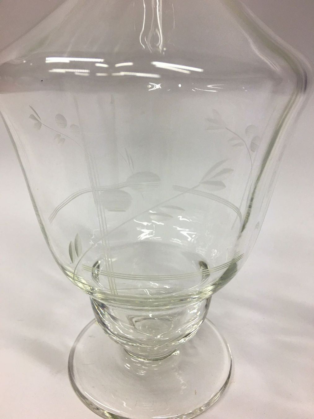 Carafes: Elegante Kristallkaraffe mit Blumenmuster – D'occasion à Olten par ELHANDEL 1