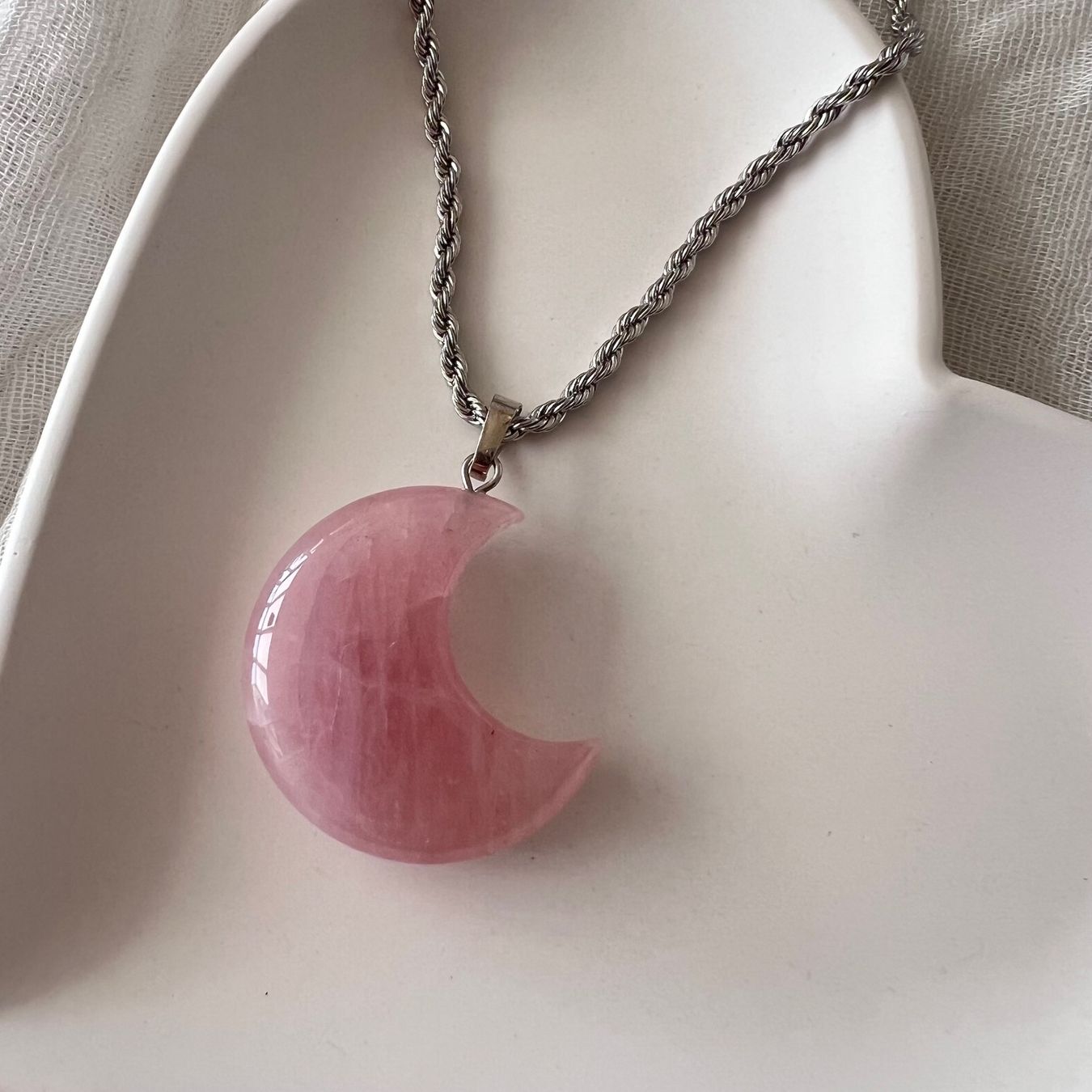 Ciondoli: Pendentif lune en quartz rose – Nuovo e nell'imballaggio originale da Pully venduto da sunaddict 2