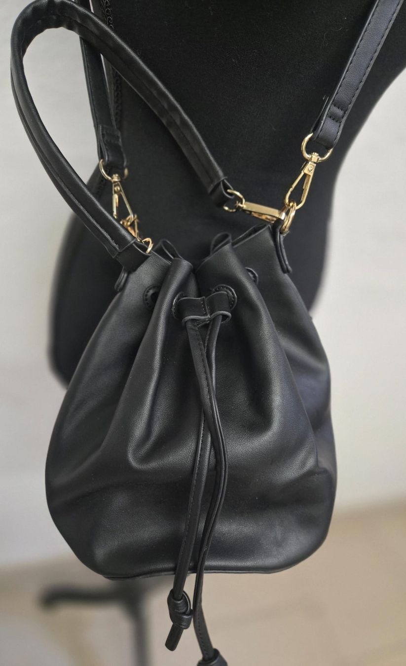 Borse da donna: Schwarze Beuteltasche - 2 Tragevarianten - Kunstleder – Nuovo (secondo la descrizione) da Rheinsulz venduto da Dred 4