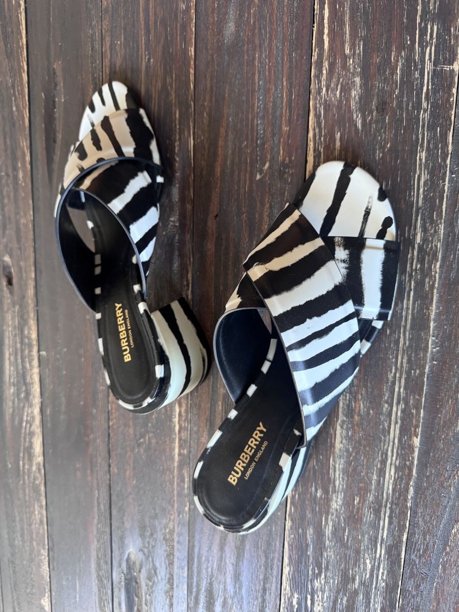 Damenschuhe: Burberry Zebra Pantoletten, Gr. 39 – Neu (gemäss Beschreibung) aus Dietikon von _cfic_ 1