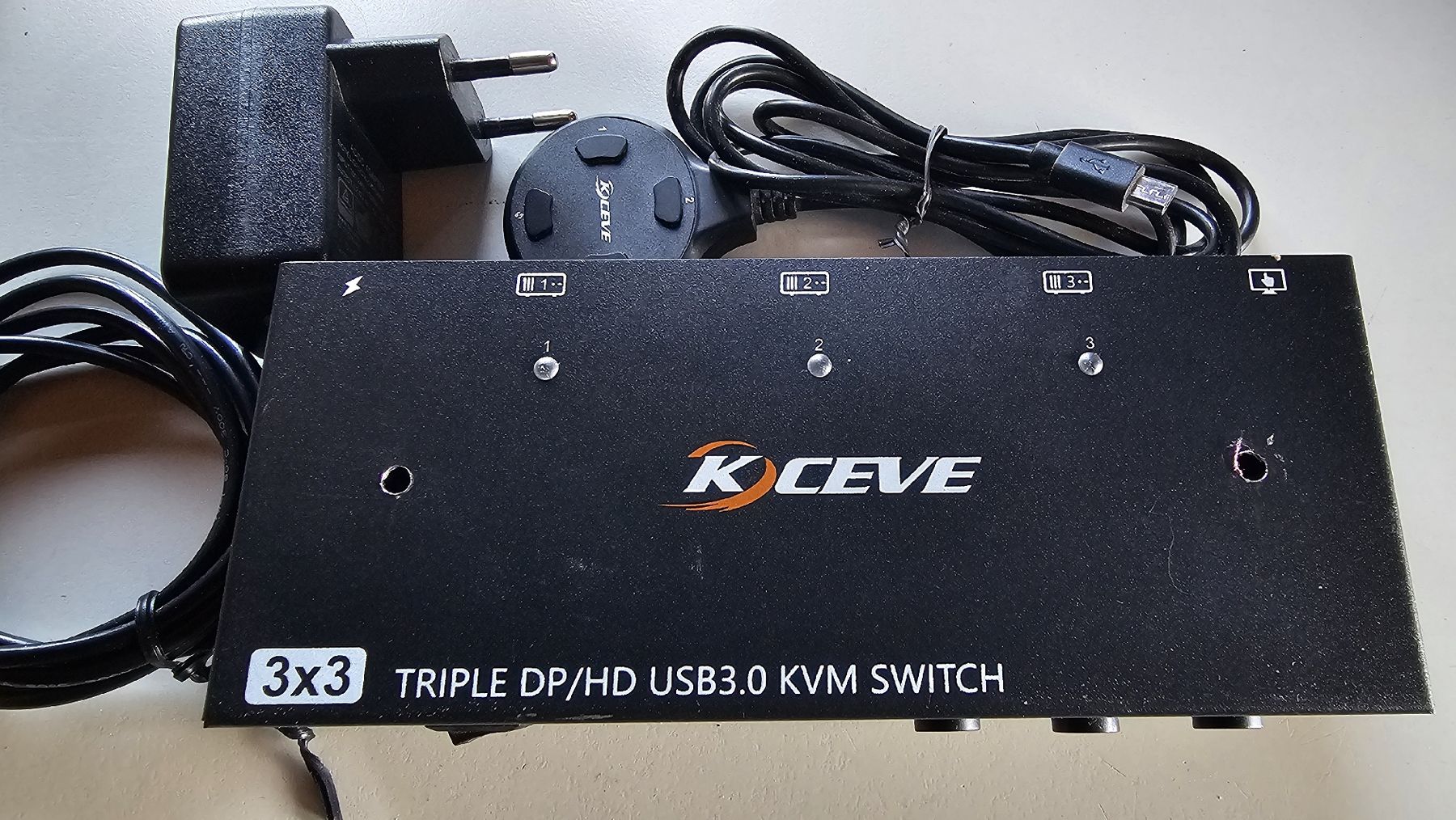 PC: KVM Switch 8K – Usato da Oberdiessbach venduto da 56292