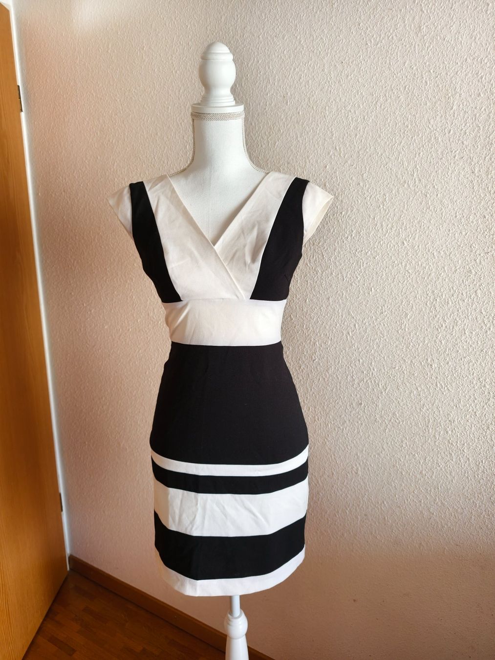 Vestiti: Robe fourreau Andrew Marc – Usato da Veyrier venduto da aleyaah