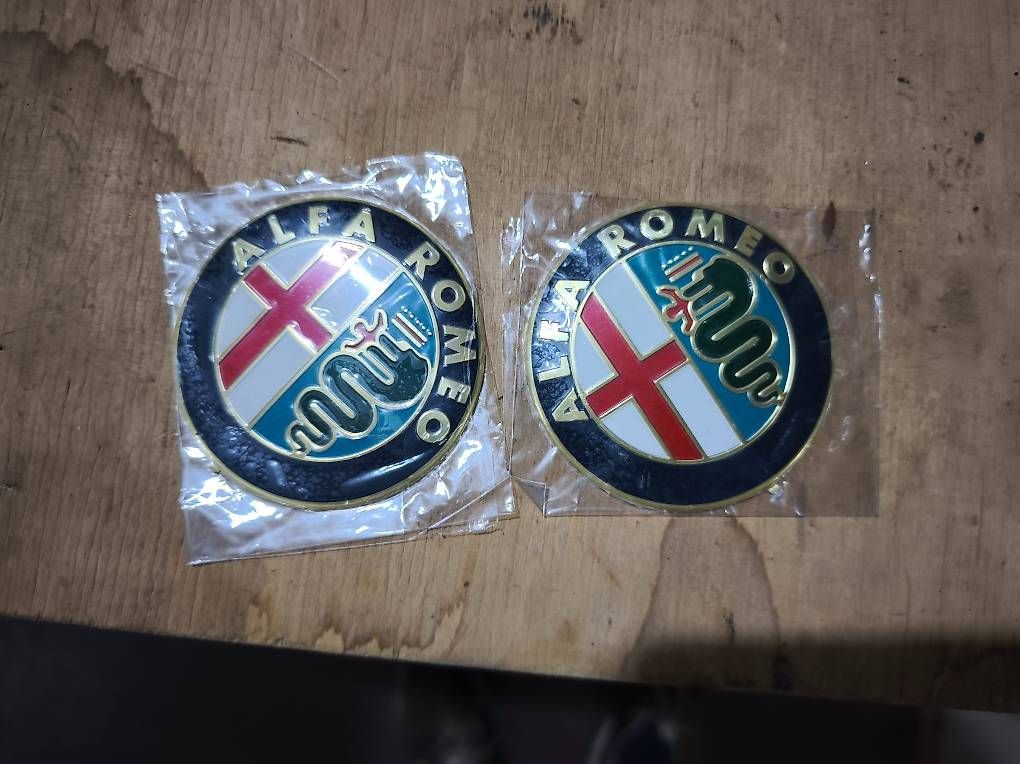 Tutti pezzi di ricambio auto: Alfa Romeo Logo x2 neu  – Usato da Zihlschlacht venduto da rad_vvm9 1