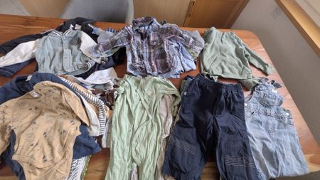 47 teiliges Kleiderpaket Grösse 86 Junge Herbst/Winter
