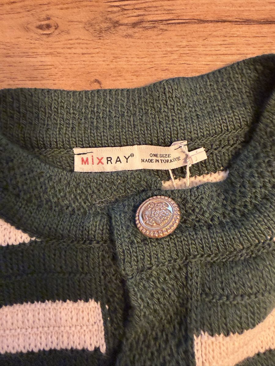 Giacche: Gestrickter Cardigan mit Streifen, Grösse OneSize – Usato da Hohenrain venduto da Flysohighmybutterfly 1