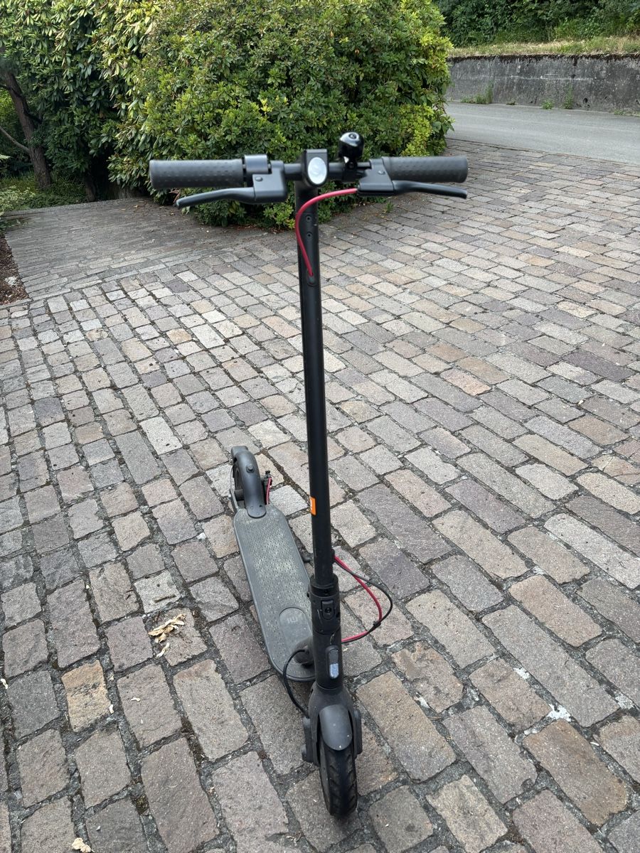 Voiturettes électriques: Xiaomi E-Scooter – D'occasion à Widen par jul_tj2b 2