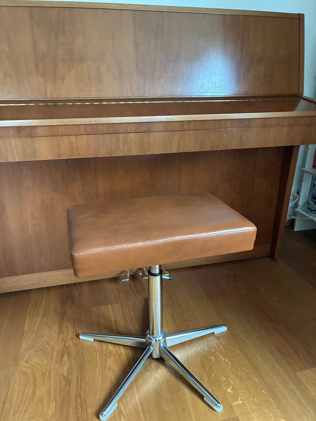Strumenti musicali: Sauter Klavier Nussbaum mit Hocker – Usato da Zürich venduto da trictictac