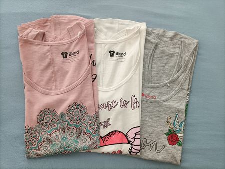 Kleiderpaket mit 3 Shirts/Tops in Grösse S, NEU!