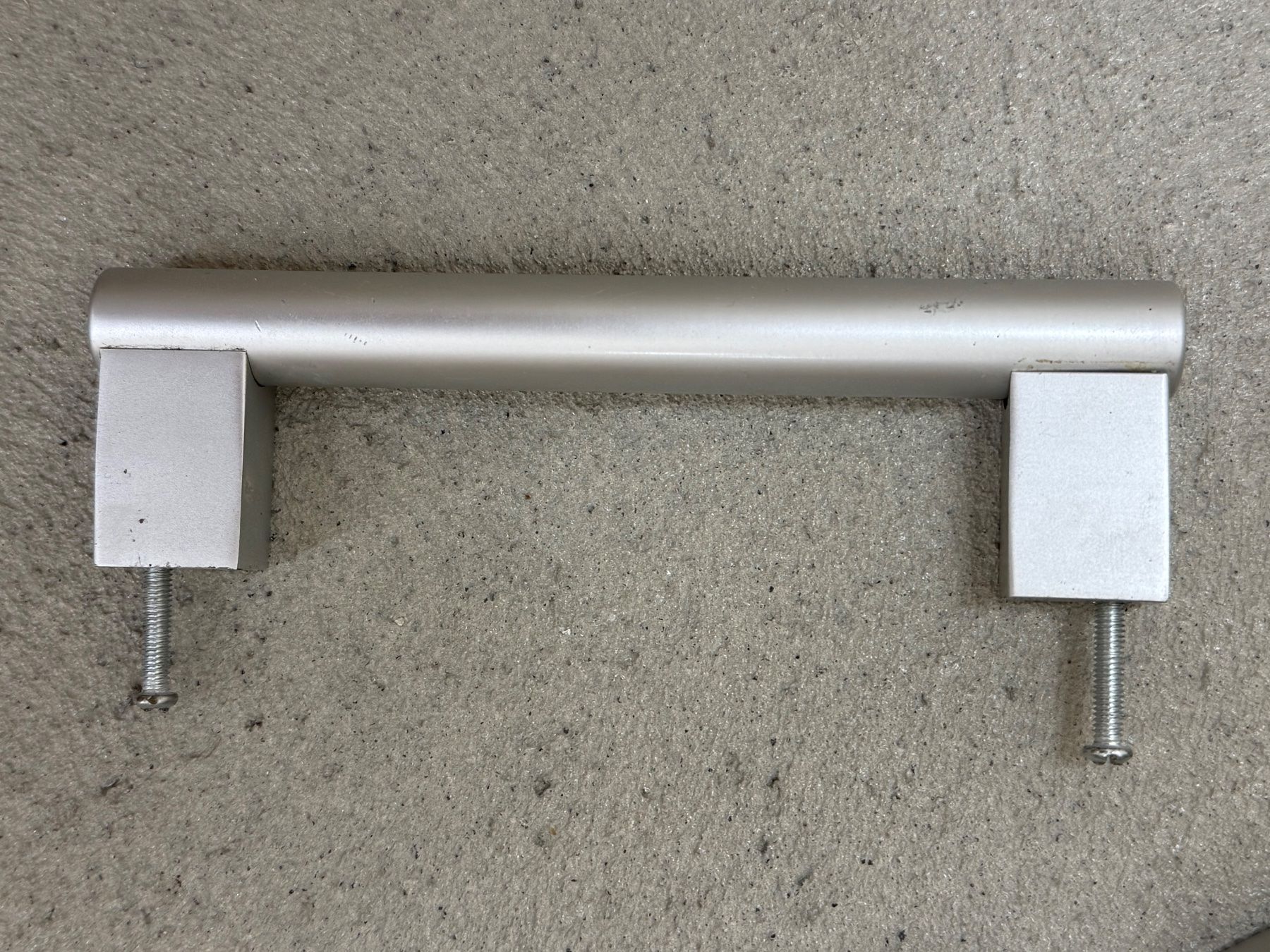 Ikea Eisenwaren: Möbelgriffe aus Aluminium – Gebraucht aus Kriens von cha_x7jh 1