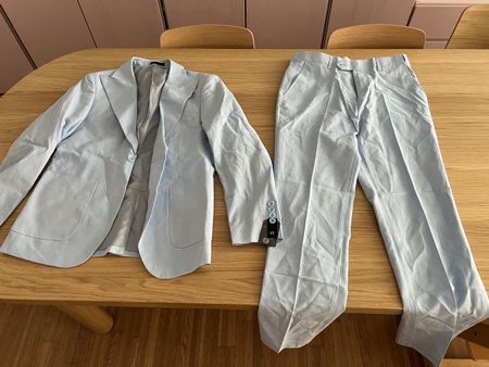 Damen Anzug hellblau. Grösse S, ungetragen