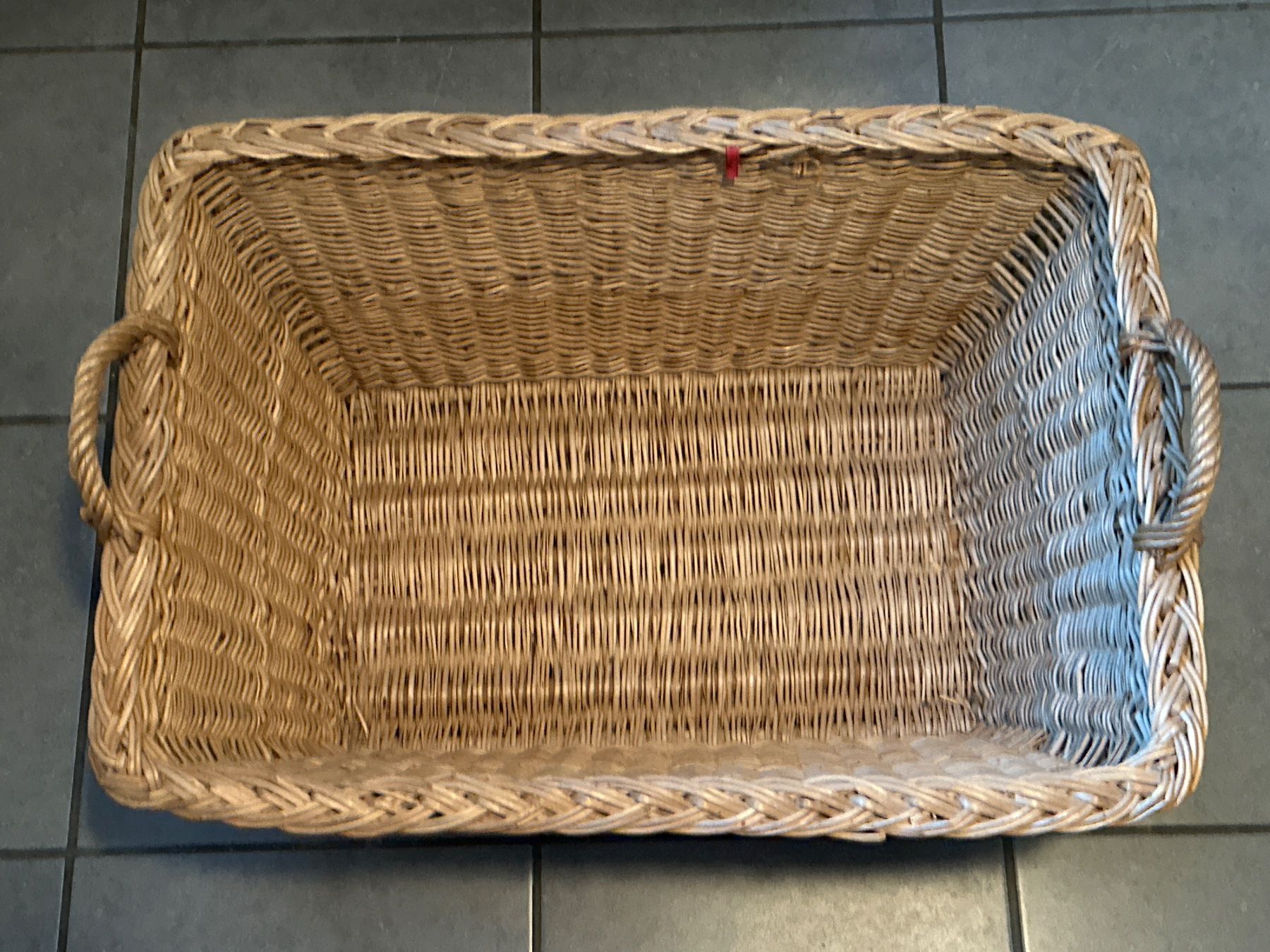 Paniers à linge: Weidenkorb / Wäschekorb – D'occasion à Zürich par Chaeffeler