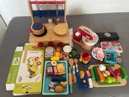 Holzküche und Einkaufsladen zum Mitnehmen / leicht verstauen